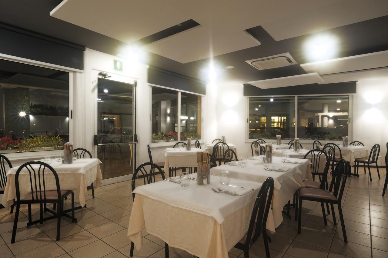 Albergo Anita Алассио Экстерьер фото